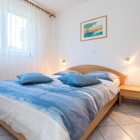 Apartment With Parking Space Njivice, Krk - 20504 *